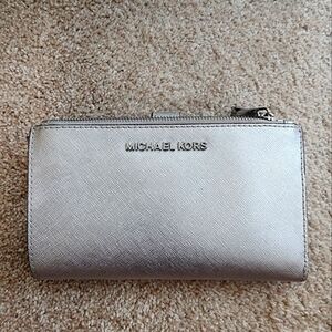 MK purse wallet. Metallic Silver